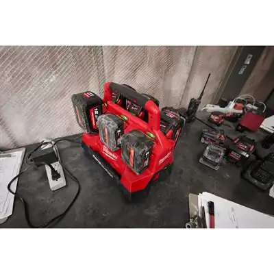 Chargeur, Milwaukee_8